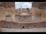 07973 ostia - regio v - insula ii - domus del protiro (v,ii,4-5) - raum (24) - korridor mit nymphaeum.jpg